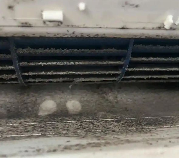 文安空调吹的风有股烧焦味是怎么回事